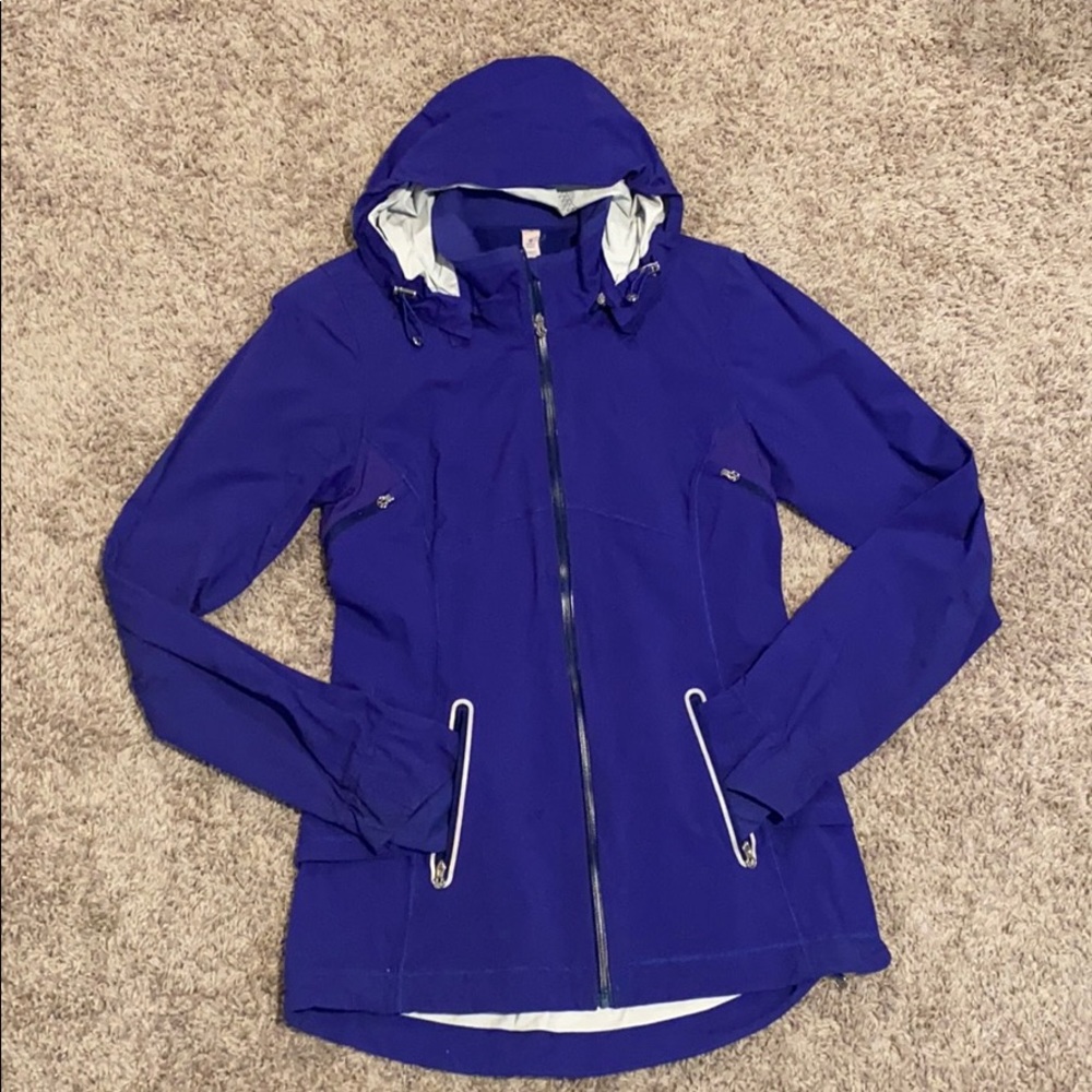 Lululemon Fitted Puddle Jumper rain jacket